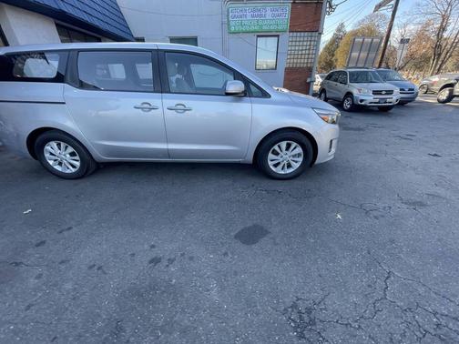 2016 Kia Sedona L