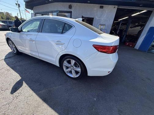 2013 Acura ILX 2.0L w/Premium Package
