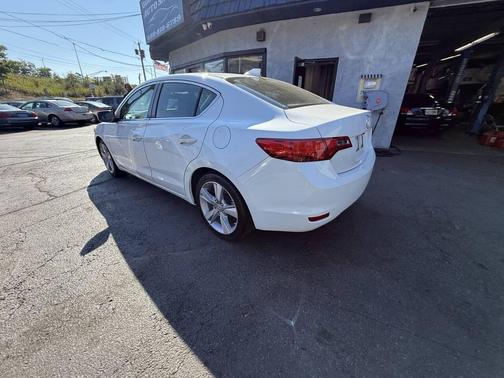 2013 Acura ILX 2.0L w/Premium Package