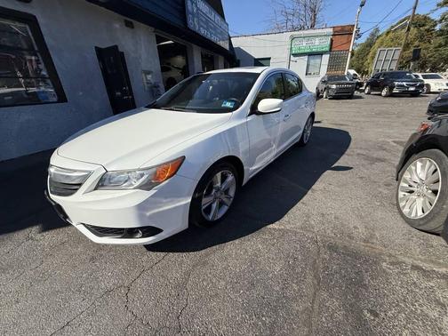 2013 Acura ILX 2.0L w/Premium Package
