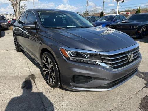Platinum Gray Metallic 2021 Volkswagen Passat 2.0T SE