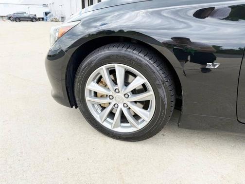 Black 2015 INFINITI Q50 Premium