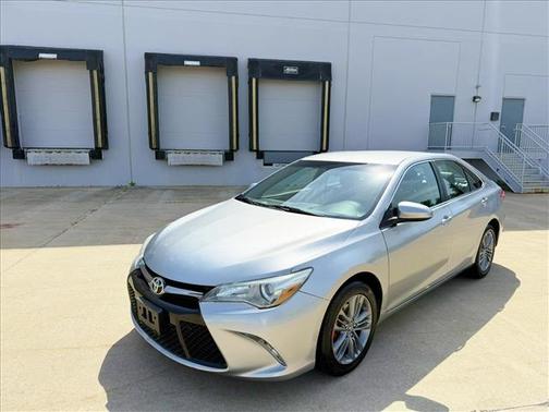 Silver 2016 Toyota Camry SE