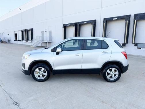Silver Ice Metallic 2016 Chevrolet Trax LS