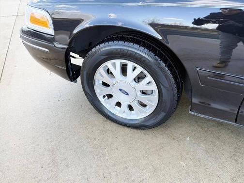 2003 Ford Crown Victoria LX