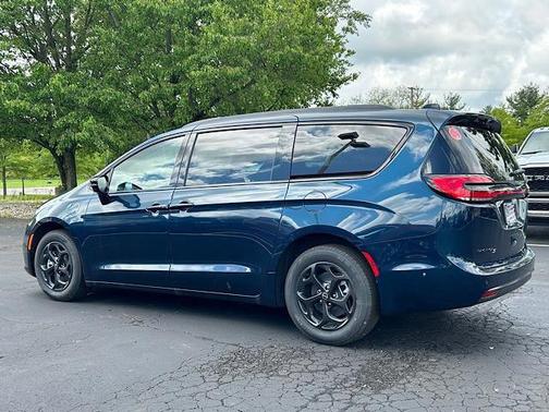 2025 Chrysler Pacifica Hybrid Premium S Appearance Pkg