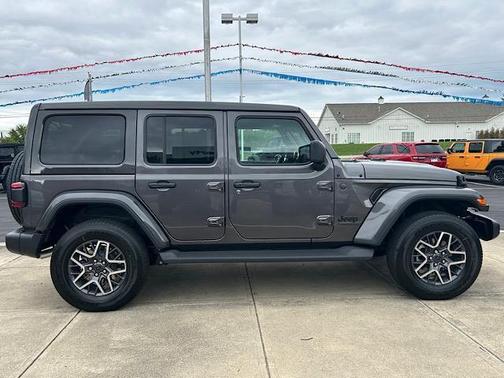 2025 Jeep Wrangler 4-Door Sahara 4x4