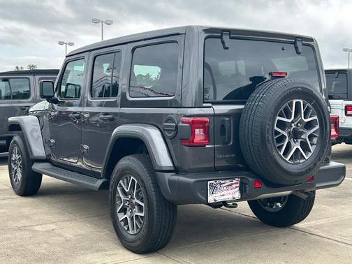 2025 Jeep Wrangler 4-Door Sahara 4x4