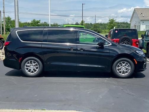 2025 Chrysler Pacifica L