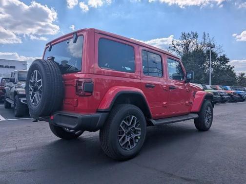 2025 Jeep Wrangler 4-Door Sahara 4x4
