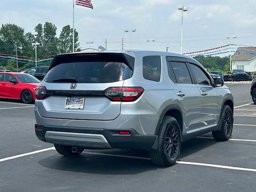 2023 Honda Pilot AWD EX-L 8 Passenger