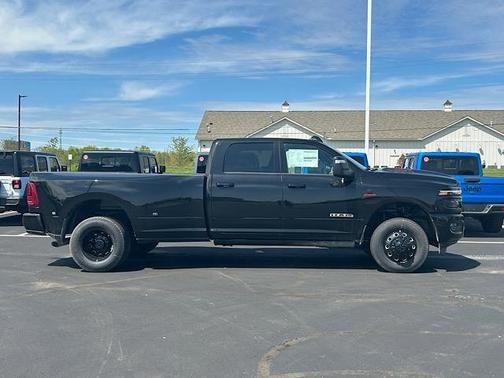 2025 RAM 3500 Laramie Crew Cab 4x4 8' Box