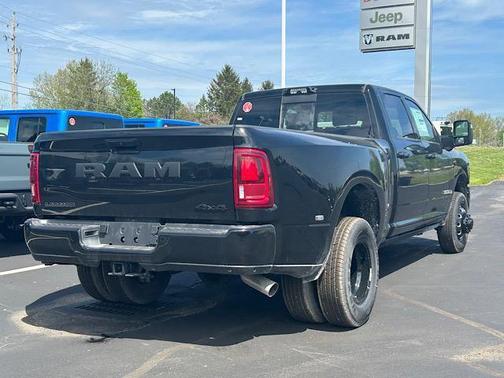 2025 RAM 3500 Laramie Crew Cab 4x4 8' Box