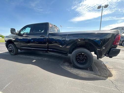 2025 RAM 3500 Laramie Crew Cab 4x4 8' Box