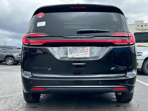 2025 Chrysler Pacifica Hybrid Premium S Appearance Pkg