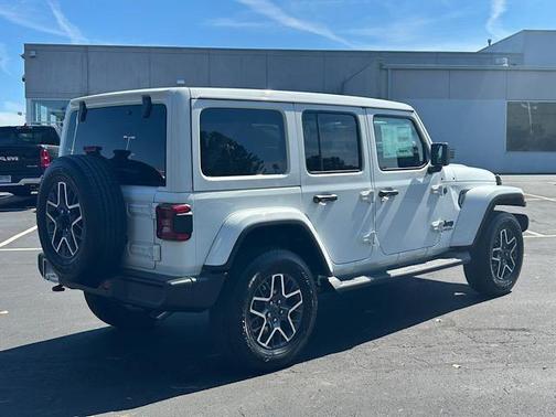 2025 Jeep Wrangler 4-Door Sahara 4x4