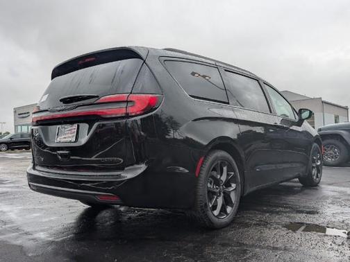 2026 Chrysler Pacifica Limited