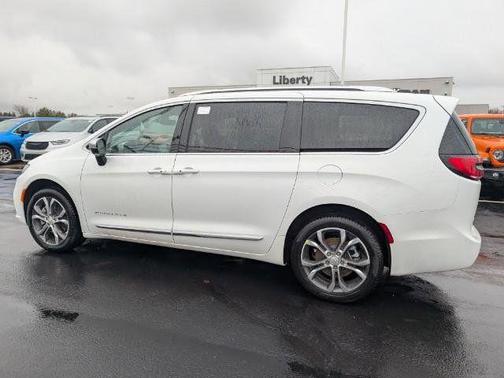 2026 Chrysler Pacifica L