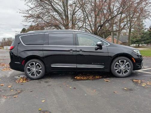 2026 Chrysler Pacifica L