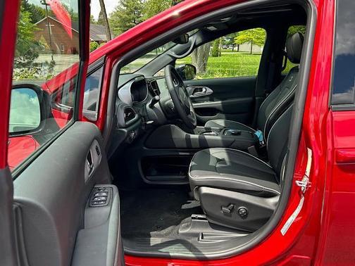 2025 Chrysler Pacifica Hybrid Premium S Appearance Pkg