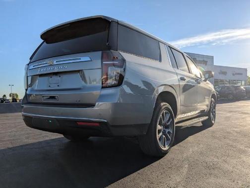 2024 Chevrolet Suburban LT