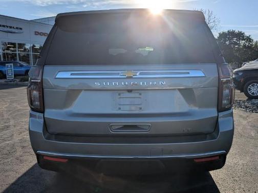 2024 Chevrolet Suburban LT
