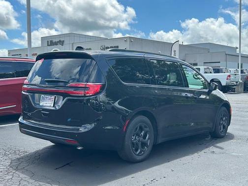 2025 Chrysler Pacifica Hybrid Premium S Appearance Pkg