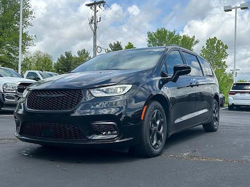 2025 Chrysler Pacifica Hybrid Premium S Appearance Pkg