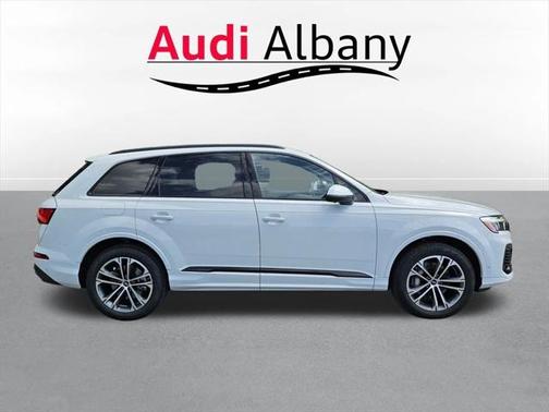 2025 Audi Q7 45 Premium Plus