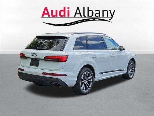 2025 Audi Q7 45 Premium Plus