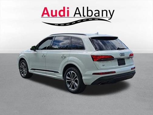 2025 Audi Q7 45 Premium Plus