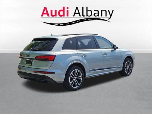2025 Audi Q7 45 Premium Plus