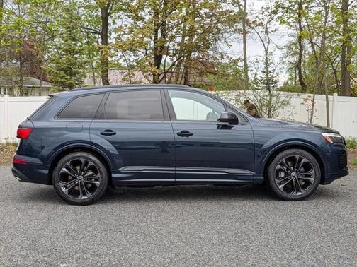 2025 Audi Q7 55 Premium Plus