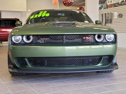 Photo 3 of 20 of 2022 Dodge Challenger R/T Scat Pack