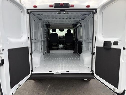 Bright White Clearcoat 2026 RAM ProMaster 1500 Low Roof