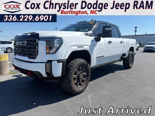 Summit White 2024 GMC Sierra 2500 AT4