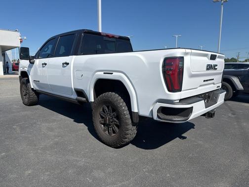 Summit White 2024 GMC Sierra 2500 AT4