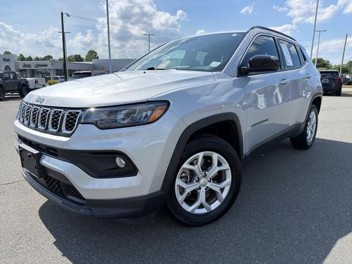Silver Zynith 2024 Jeep Compass Latitude