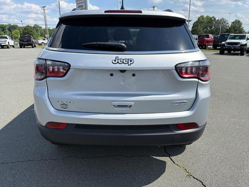 Silver Zynith 2024 Jeep Compass Latitude