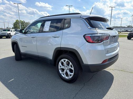 Silver Zynith 2024 Jeep Compass Latitude