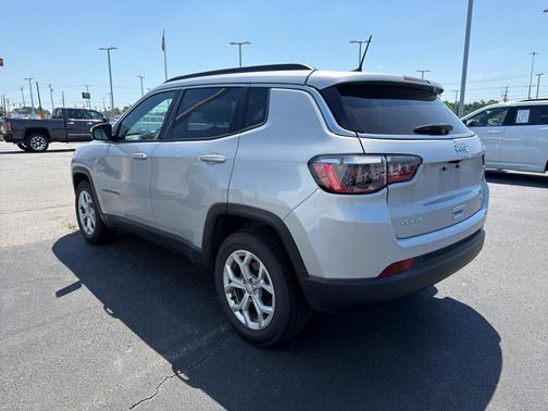 Silver Zynith 2024 Jeep Compass Latitude