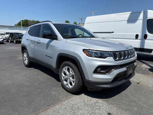 Silver Zynith 2024 Jeep Compass Latitude