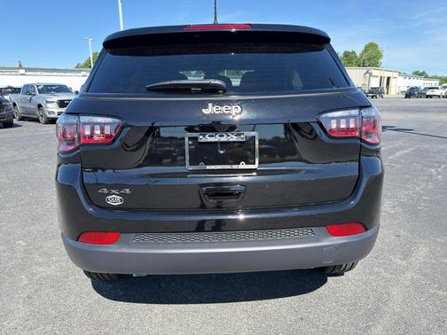 Diamond Black 2026 Jeep Compass Latitude
