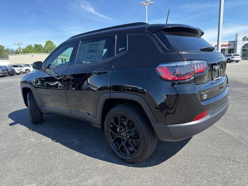 Diamond Black 2026 Jeep Compass Latitude