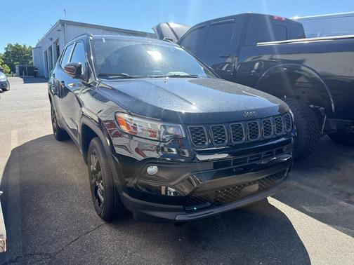 Diamond Black 2026 Jeep Compass Latitude