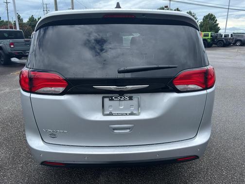 2026 Chrysler Voyager LX