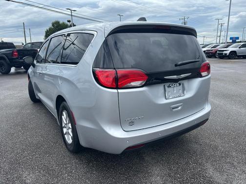 2026 Chrysler Voyager LX