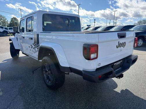 2026 Jeep Gladiator Sport