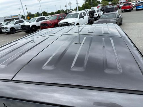 Granite Crystal Clearcoat Metallic 2026 Jeep Gladiator Mojave
