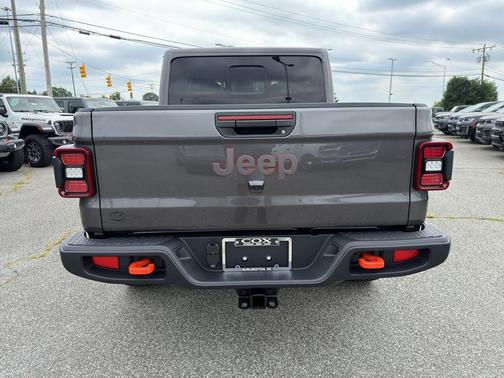 Granite Crystal Clearcoat Metallic 2026 Jeep Gladiator Mojave